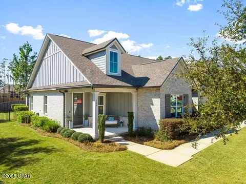 526 Meadow Lake Dr, Freeport, FL 32439