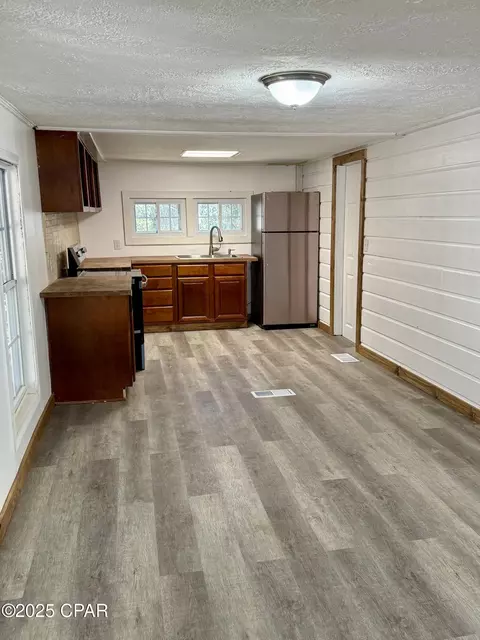 Kitchen - 5678 Hummingbird Rd, Bascom, FL 32423 photo 2 of 2