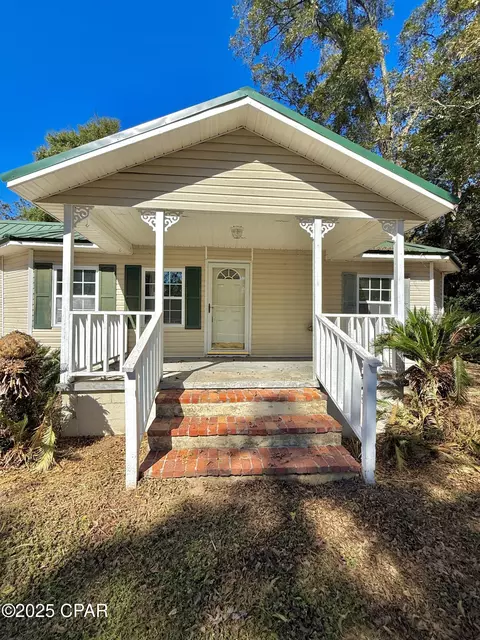 Exterior - 5678 Hummingbird Rd, Bascom, FL 32423 photo 2 of 6