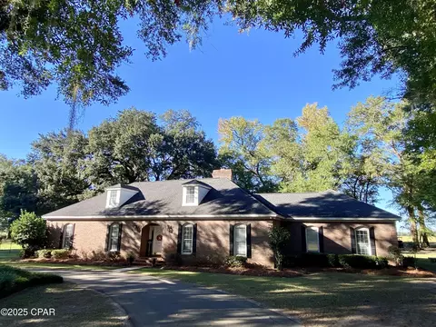 4620 Oakwood Dr, Marianna, FL 32446