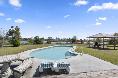 284 Sukoshi Dr, Panama City, FL 32404