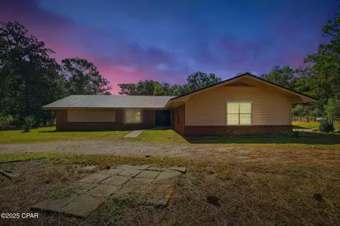 6000 Coy Burgess Loop, Defuniak Springs, FL 32435
