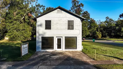 5424 10th St, Malone, FL 32445 photo 1