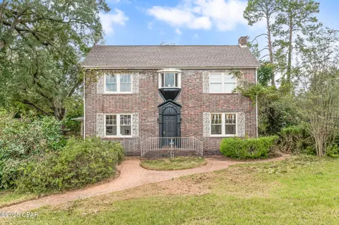 2939 Wynn St, Marianna, FL 32446