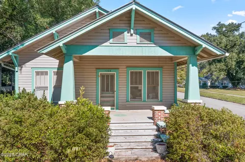 1322 Coggin Ave, Chipley, FL 32428