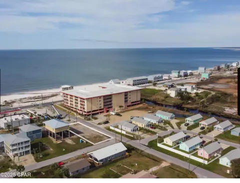 116 8th St, Mexico Beach, FL 32456