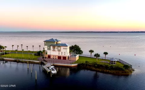 6701 Yacht Club Dr, Panama City, FL 32401