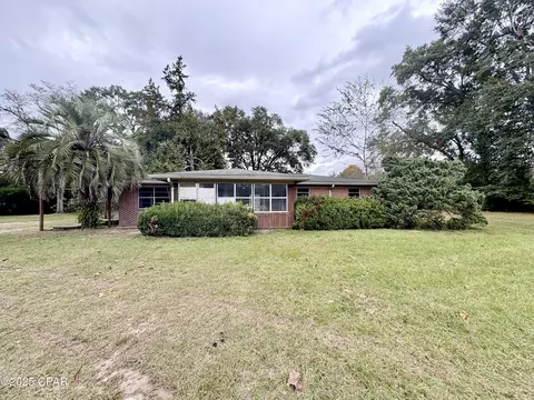 1214 Johnson Ave, Chipley, FL 32428