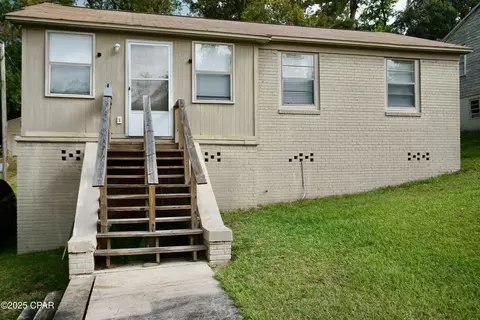 40 W Barnes Ave, Chattahoochee, FL 32324