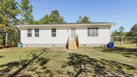 300 Deer Trl, Defuniak Springs, FL 32433