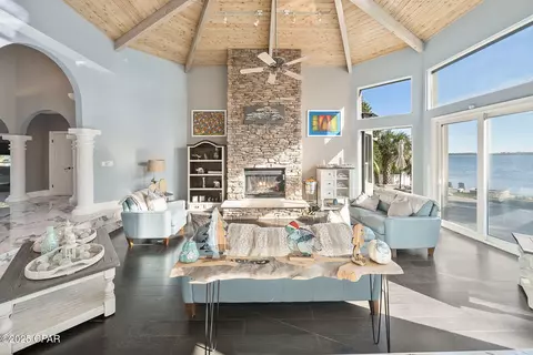 526 Bunkers Cove Rd, Panama City, FL 32401