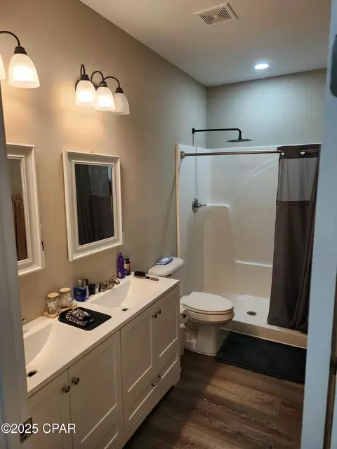 Bath - 1758 Owen Dr, Chipley, FL 32428 photo 1 of 1