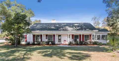 1060 8th Ave, Graceville, FL 32440