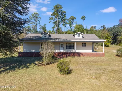 4700 Honeysuckle Ln, Marianna, FL 32446