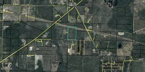 2520 NW Center Lake Rd, Fountain, FL 32438