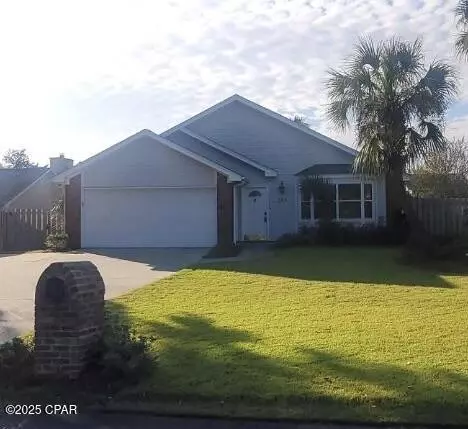 561 Lagoon Oaks Dr, Panama City Beach, FL 32408