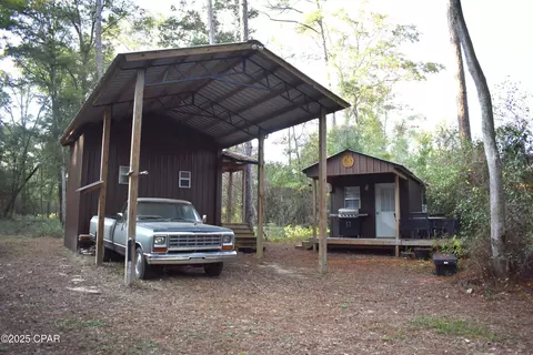 1808 Lakeview Rd, Caryville, FL 32427
