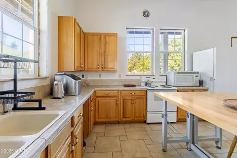 Kitchen - 4686 Dunaway Rd, Bascom, FL 32423 photo 3 of 5