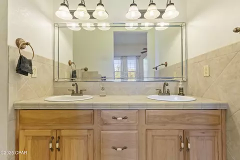 Bath - 4686 Dunaway Rd, Bascom, FL 32423 photo 1 of 5