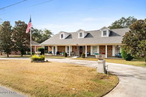 5381 College Dr, Graceville, FL 32440