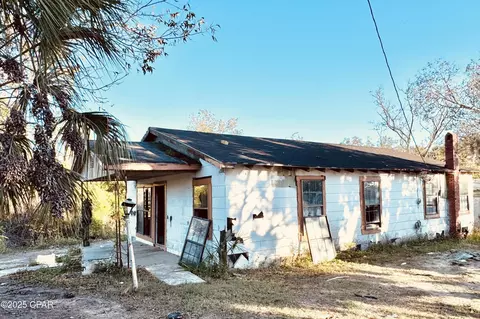 861 8th Ave, Graceville, FL 32440