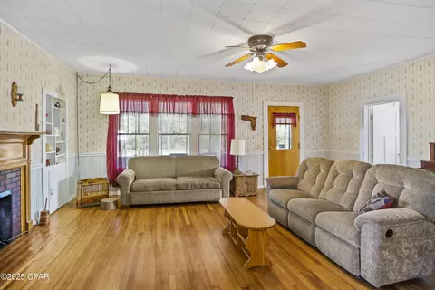 16090 SE Pear St, Blountstown, FL 32424