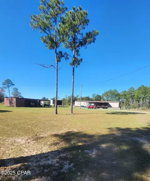 425 Coralvine Dr, Chipley, FL 32428