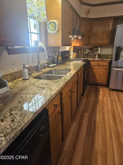 Kitchen - 5459 Highway 2, Bascom, FL 32423 photo 3 of 6