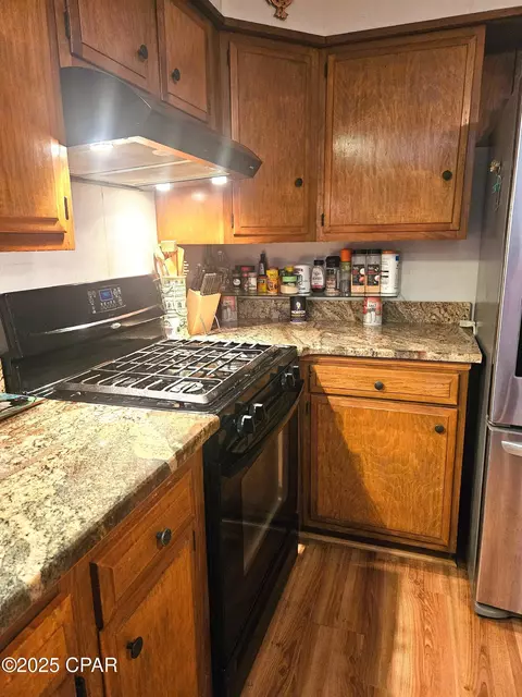 Kitchen - 5459 Highway 2, Bascom, FL 32423 photo 4 of 6
