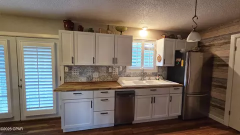 Kitchen - 1556 Cherry St, Ponce De Leon, FL 32455 photo 2 of 2