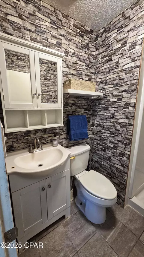 Bath - 1556 Cherry St, Ponce De Leon, FL 32455 photo 5 of 5