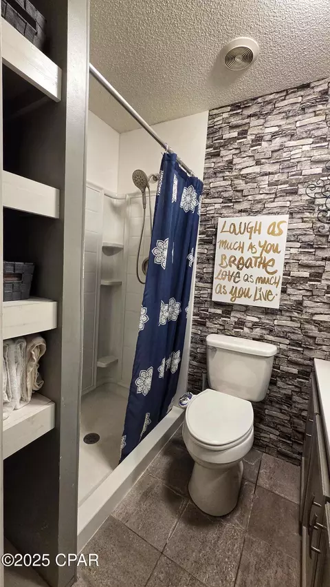 Bath - 1556 Cherry St, Ponce De Leon, FL 32455 photo 2 of 5