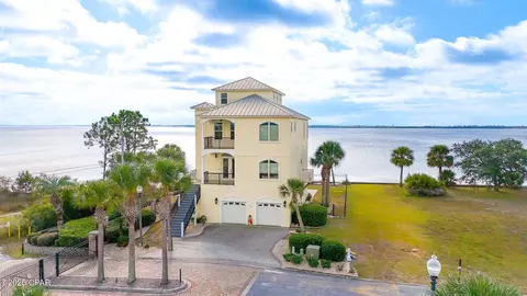 6724 Yacht Club Dr, Panama City, FL 32404