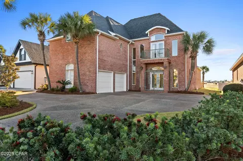1405 Country Club Dr, Lynn Haven, FL 32444