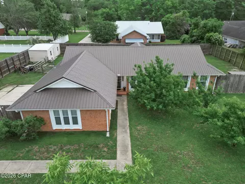 5386 Cooper St, Graceville, FL 32440