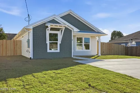 1 Harvard Cir, Panama City, FL 32405