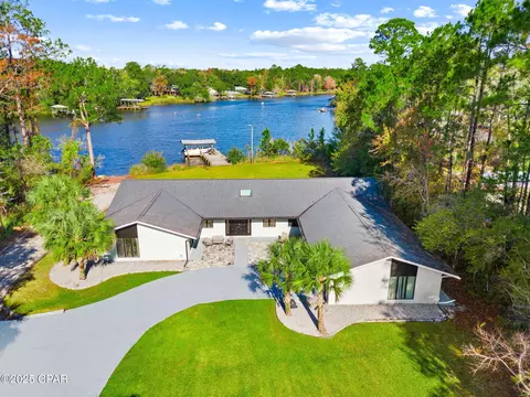 452 Mallet Bayou Rd, Freeport, FL 32439