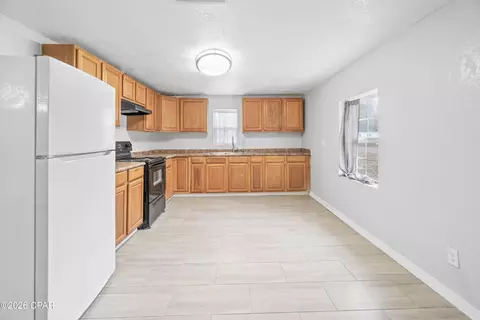 470 2nd St, Chipley, FL 32428 photo 7