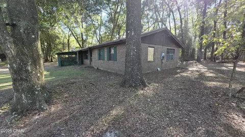 98 Trucking Ln, Ponce De Leon, FL 32455