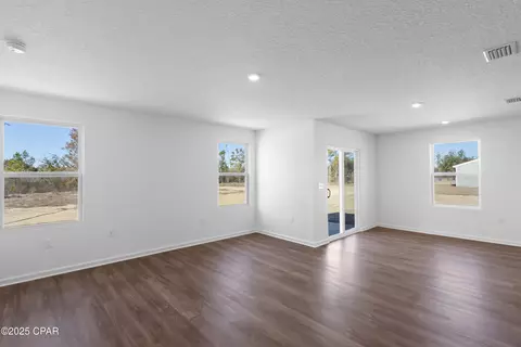 Living - 4124 Utica Ave, Chipley, FL 32428 photo 1 of 2