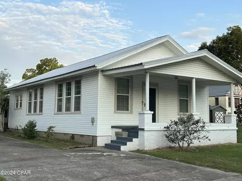 2970 Kynes St, Marianna, FL 32446