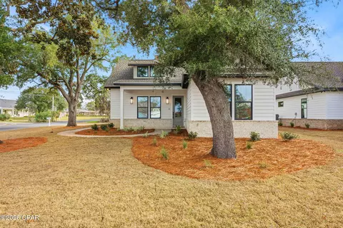 3123 Kings Dr, Panama City, FL 32405