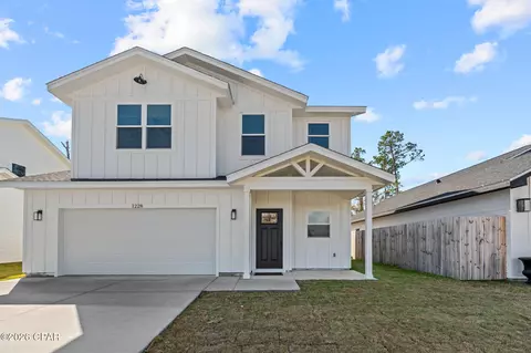 1228 13th St, Southport, FL 32409