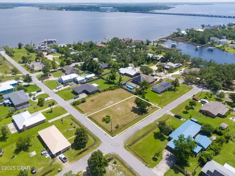 115 Carolina Ave, Lynn Haven, FL 32444