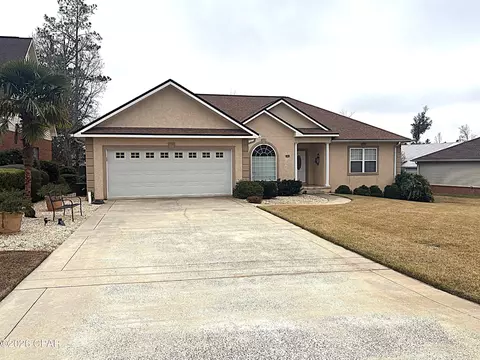 2548 Woods View Dr, Marianna, FL 32446
