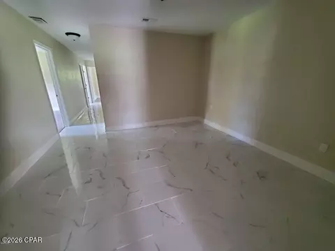 Living - 807 Maple St, Chipley, FL 32428 photo 2 of 4