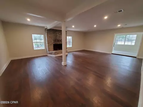 Living - 807 Maple St, Chipley, FL 32428 photo 1 of 4