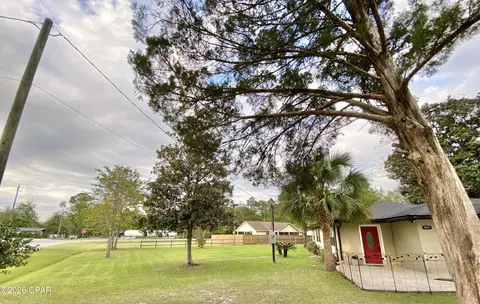 Exterior - 807 Maple St, Chipley, FL 32428 photo 5 of 26