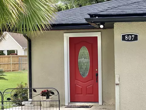 Entry Way - 807 Maple St, Chipley, FL 32428 photo 1 of 2