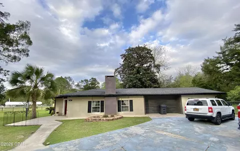 Exterior - 807 Maple St, Chipley, FL 32428 photo 4 of 26